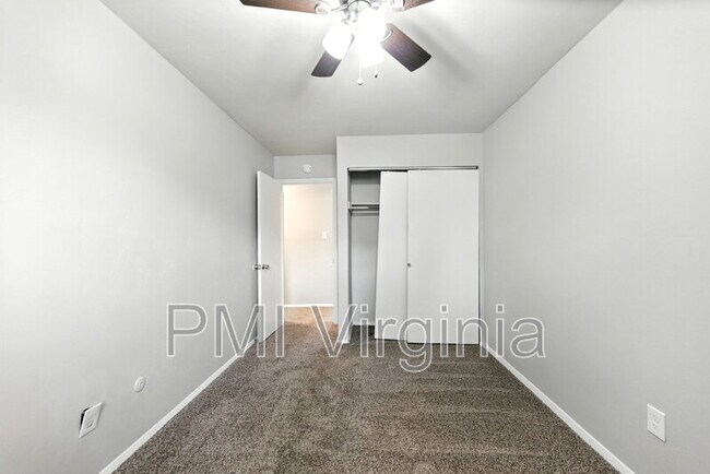 Building Photo - 731 Stanwix Square