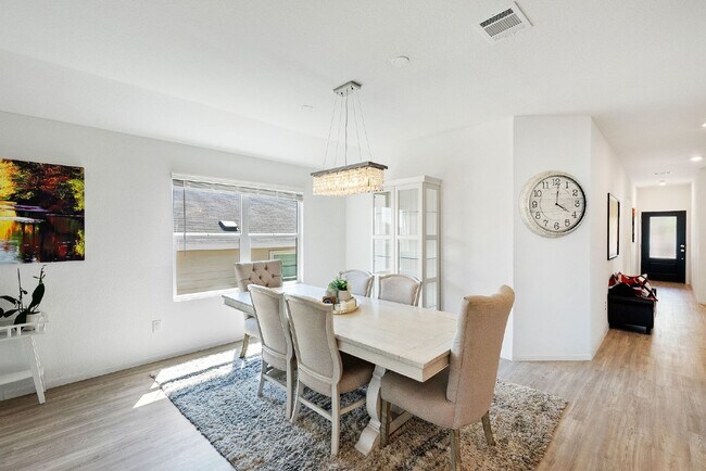 Building Photo - Primary Closet Made for Kings & Queens - UP TO 1 MONTH FREE RENT AVAILABLE!