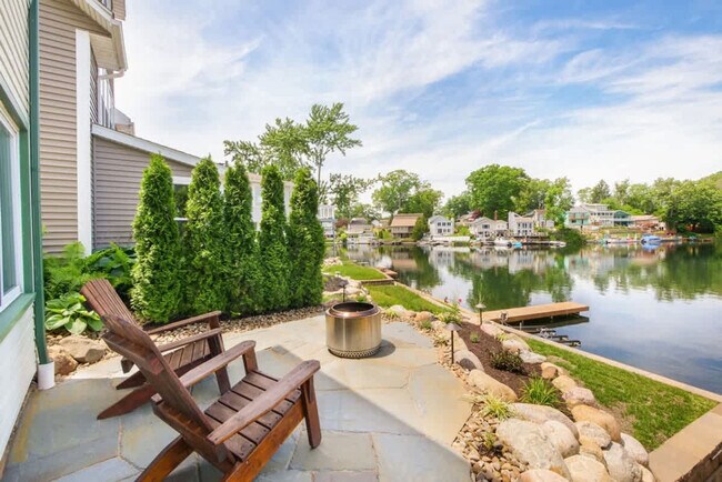 Building Photo - 3576 Portage Point Blvd