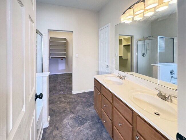 Building Photo - Stunning Cabezon Area Home!