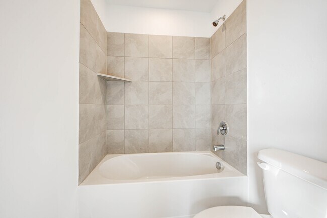 Building Photo - 2011 Delphine Dr