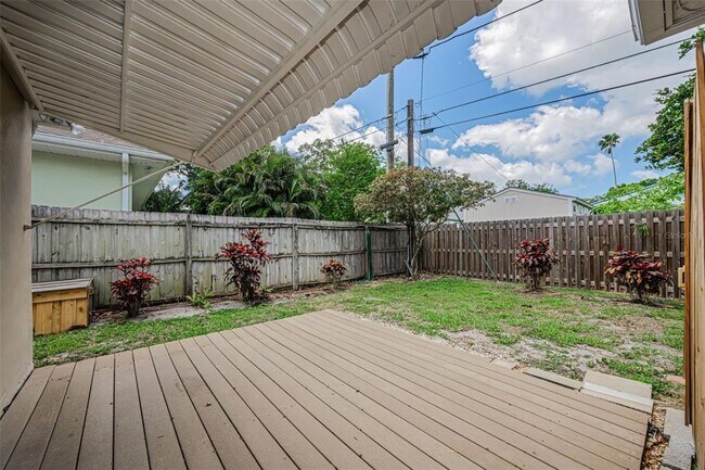 Building Photo - 253 Park Cir S