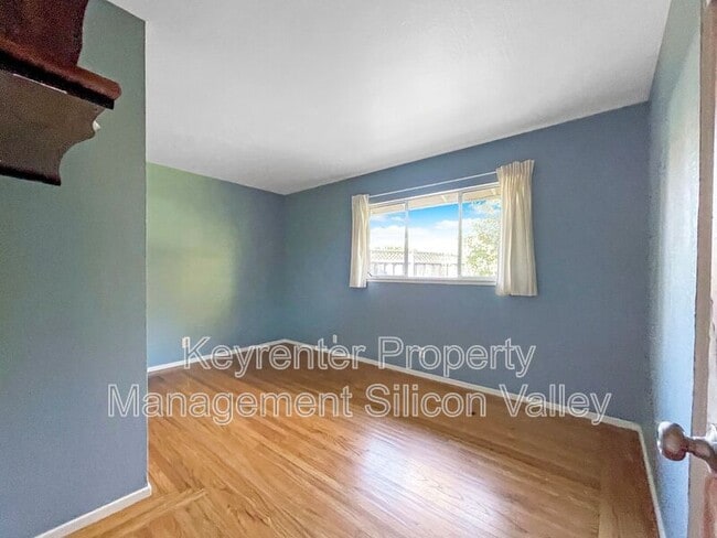 Building Photo - 1937 Stanley Ave