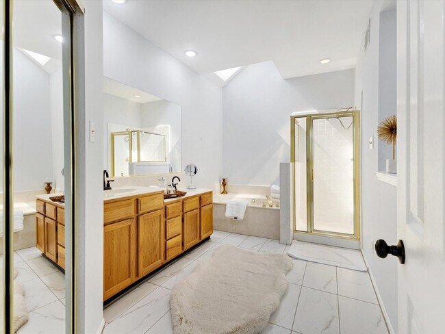 Building Photo - 2409 Baretta Dr