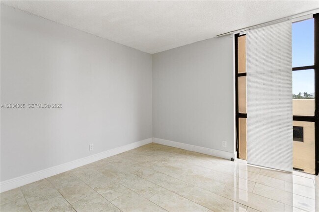 Building Photo - 17021 N Bay Rd