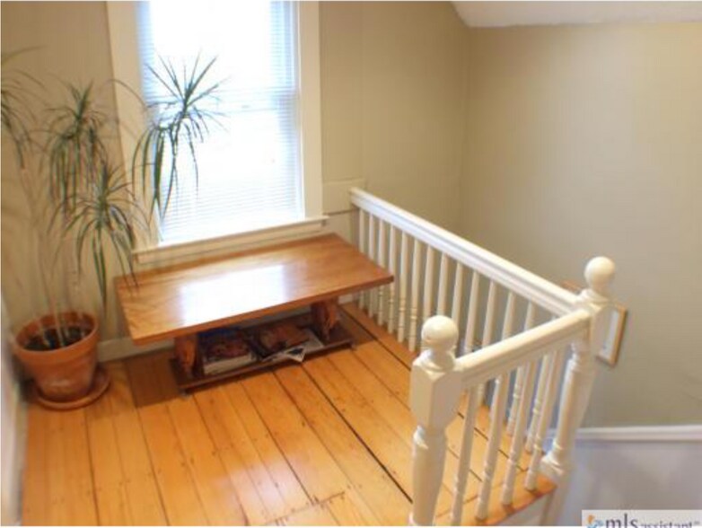 Building Photo - 30 Manning St