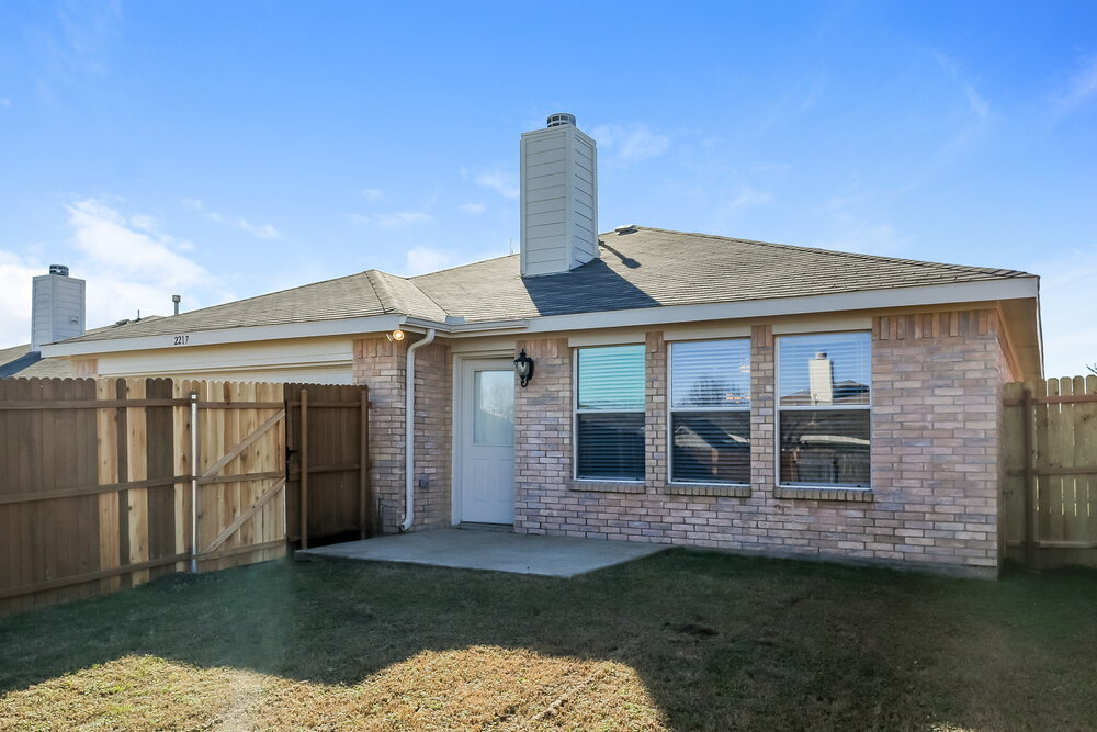 Building Photo - 2217 Midbury Dr