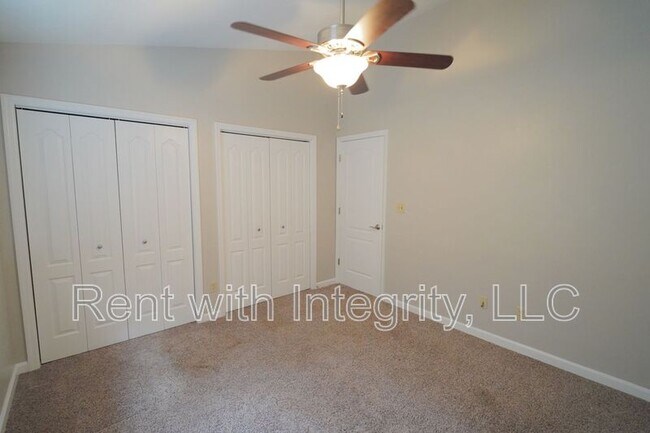 Building Photo - 1908 Wagon Wheel Cir E