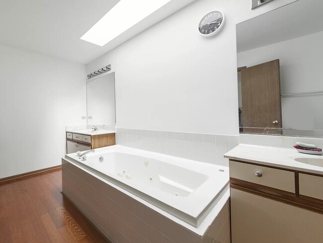 Building Photo - 4902 Turnberry Dr