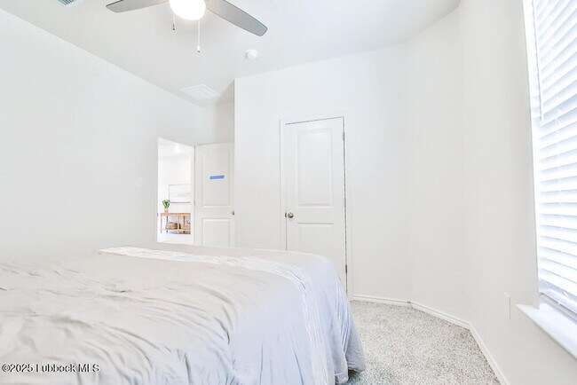 Building Photo - 5848 Virginia Ave