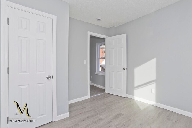 Building Photo - 129-131 Center Street