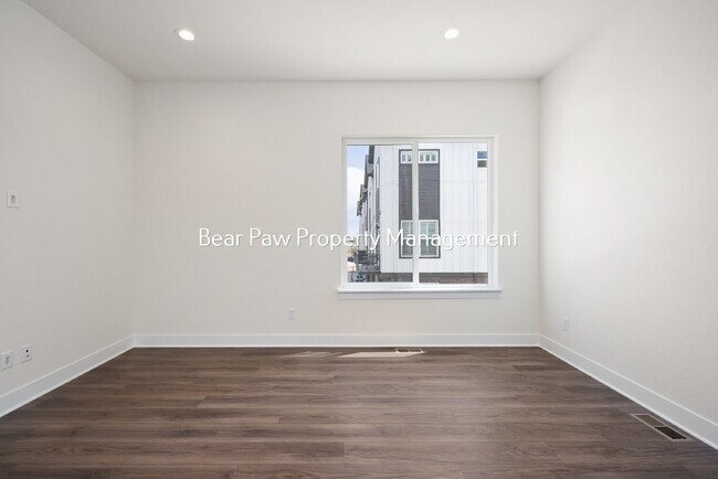 Building Photo - New Townhome in Wheat Ridge!!