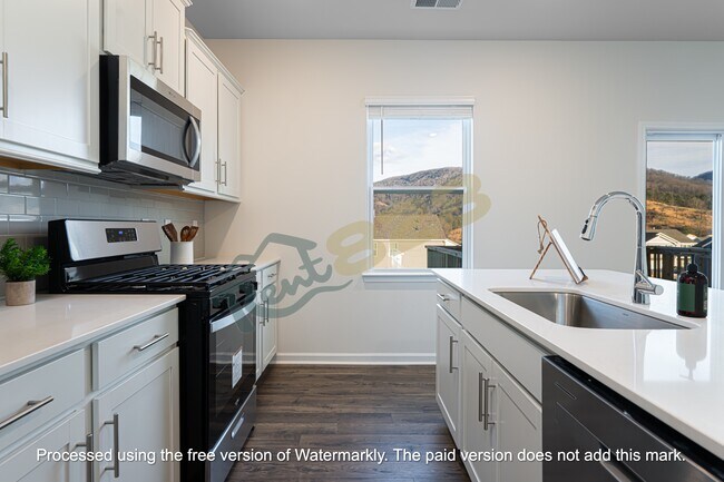 Building Photo - 96 Farmwood Ln