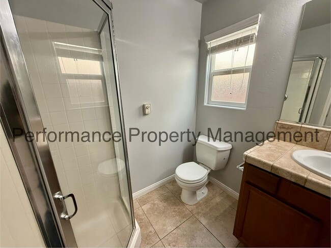 Building Photo - Stunning 5 Bed/3 Bath SW Bakersfield Home w/ RBP & $0 Deposit Option