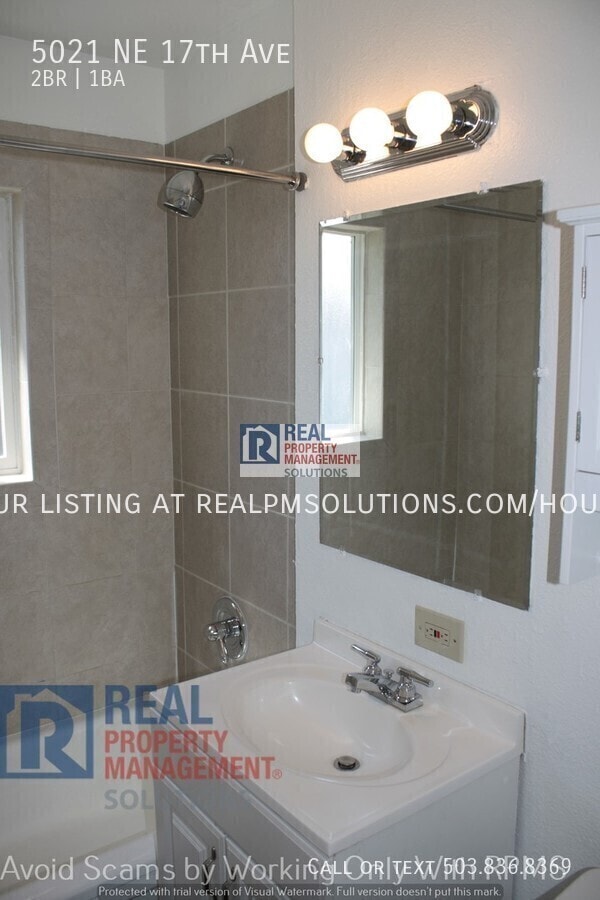 Building Photo - 5021 NE 17th Ave