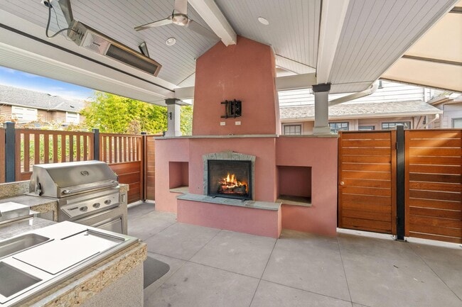 Building Photo - Elegant Grant Park Craftsman with Wine Cel...