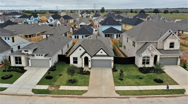 Building Photo - 122 Hazelnut Dr
