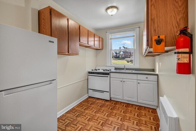 Building Photo - 808 Windermere Ave