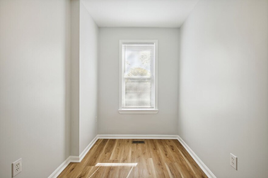 Building Photo - 1110 3rd St NE