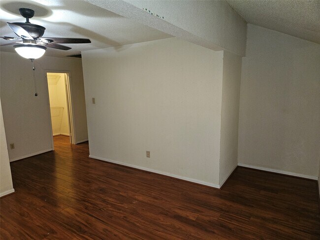 Building Photo - 2425 Holly Hall St