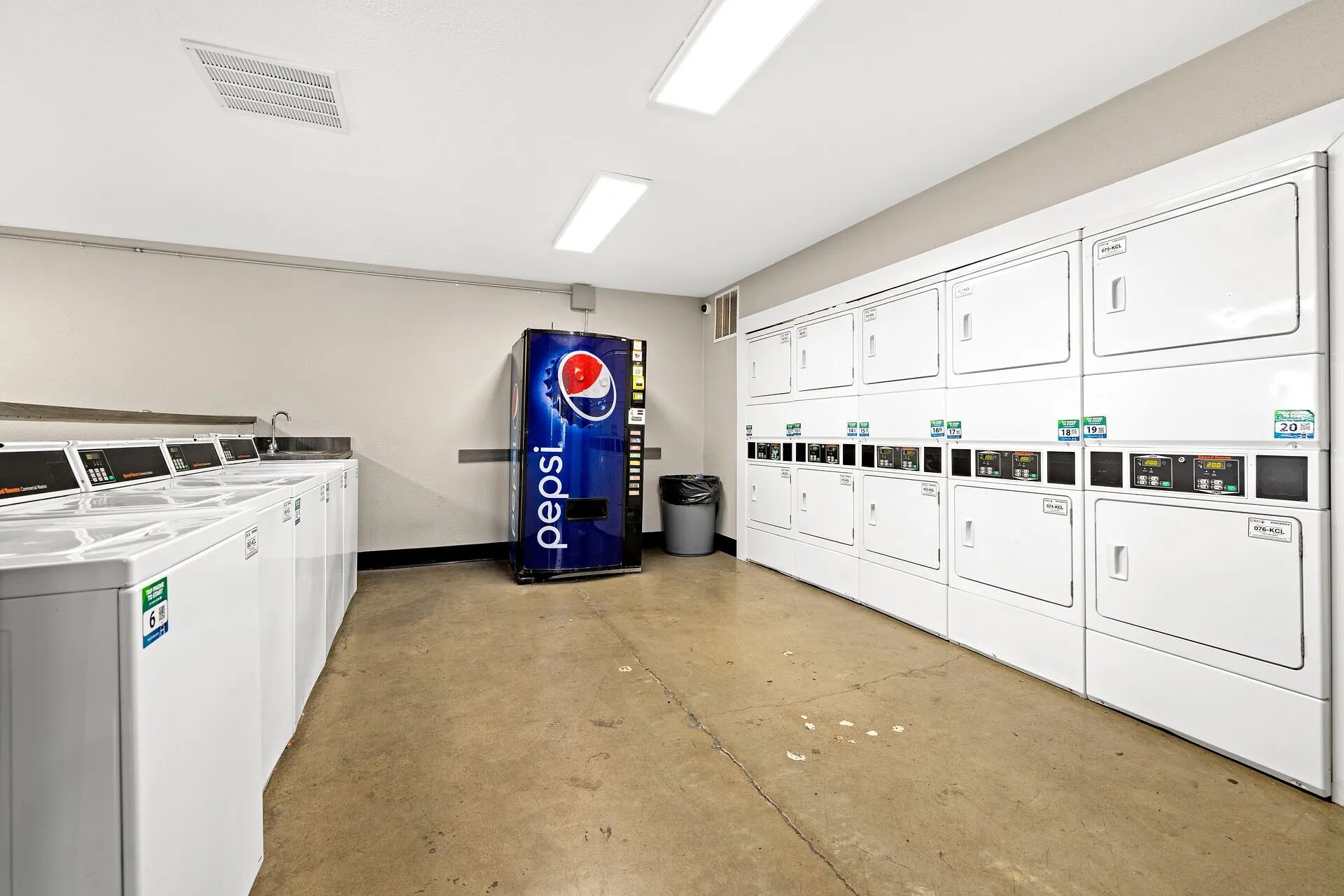 Building Photo - 8546 N 59th Ave