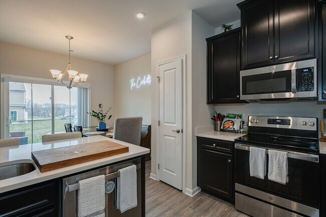 Building Photo - 1232 Savannah Ave