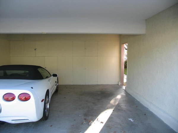 Building Photo - Spacious 2 Bedroom 1 Bath Single Story Condo