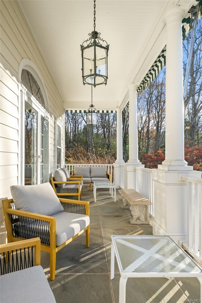 Building Photo - 448 Long Ridge Rd