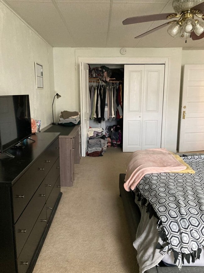 Building Photo - 3+ Bedroom / 2 Bath Single Family Home!