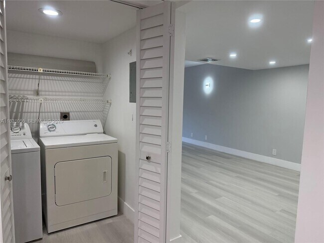 Building Photo - 16251 Golf Club Rd