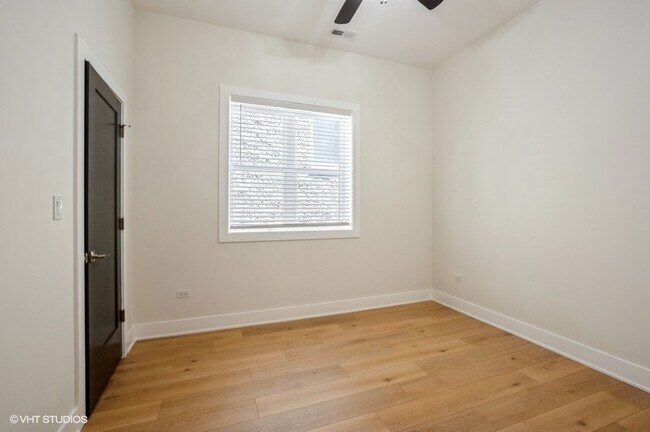 Building Photo - 456 E Oakwood Blvd