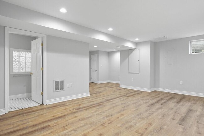 Building Photo - 2258 N Tollgate Cir