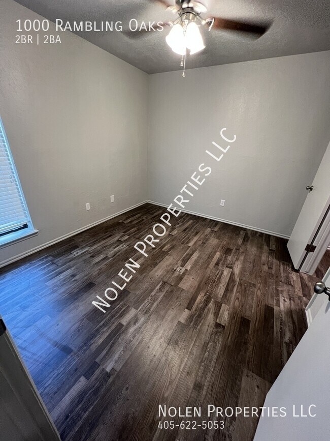 Building Photo - 1000 Rambling Oaks Dr