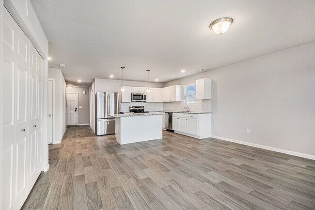 Building Photo - 6204 Aurelius Rd