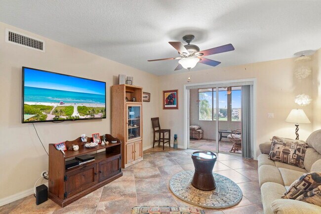 Building Photo - 2615 NE 1st Ct