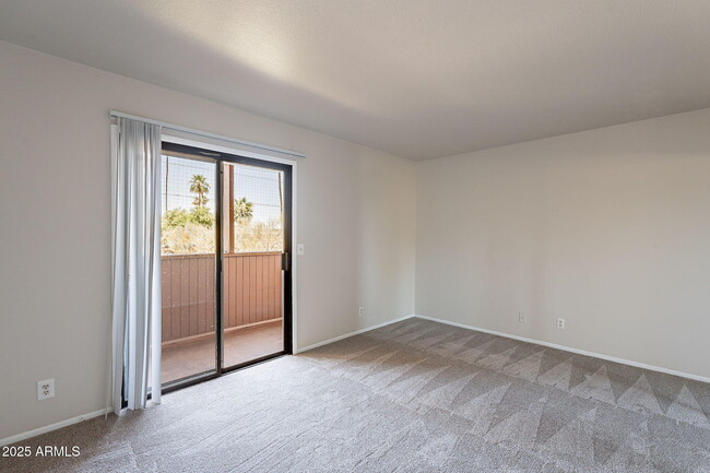 Building Photo - 1319 S Hardy Dr