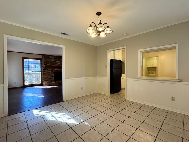 Building Photo - 2810 Roanoke Ln