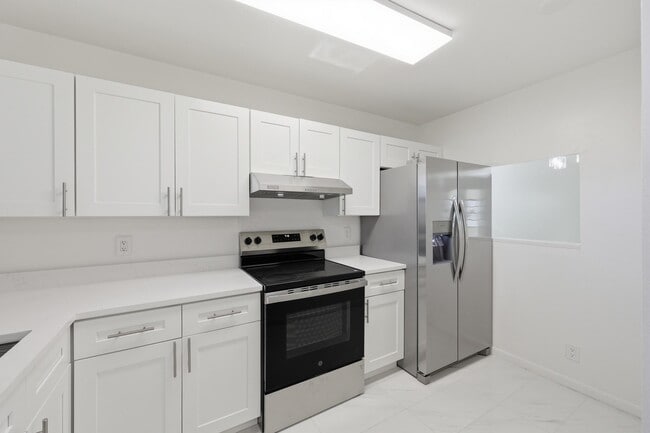 Building Photo - 4700 Lucerne Lakes Blvd W