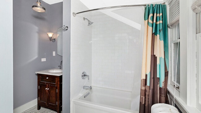 Building Photo - 346 E Prospect Ave