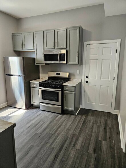 Building Photo - 8020 S Coles Ave