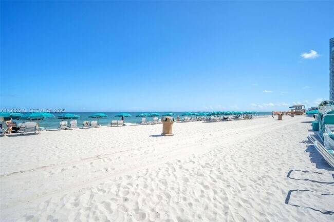 Building Photo - 16445 Collins Ave