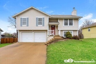 Building Photo - 3 Bed 2.5 Bath In Raymore!  Available 7/1!