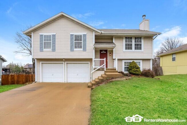 3 Bed 2.5 Bath In Raymore! Available 7/1! - 3 Bed 2.5 Bath In Raymore!  Available 7/1!