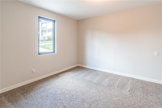 Building Photo - 472 Martin St SE