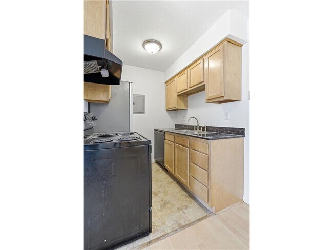 Building Photo - 2740 Pleasant Ave