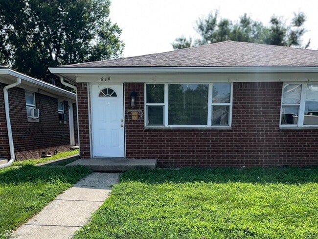 Primary Photo - 623 N Oxford St