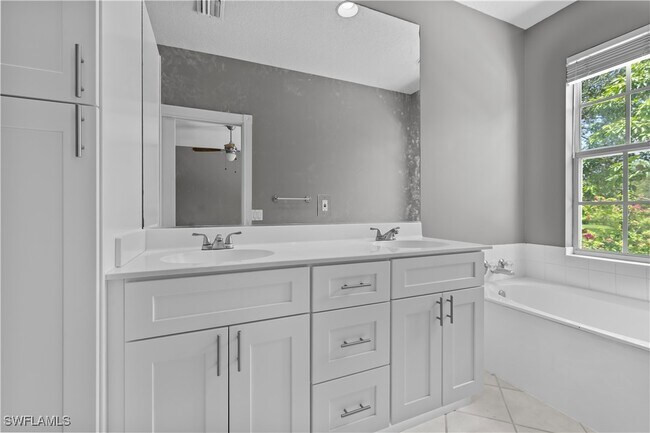 Building Photo - 5782 Cove Cir