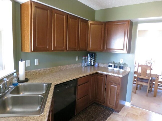 Building Photo - 3604 Churchill Dr
