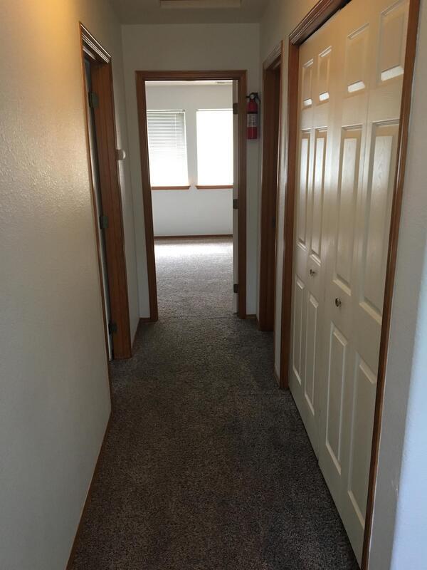 Building Photo - 1330 D S Skyline Dr