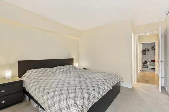 Building Photo - 1850 N Clark St